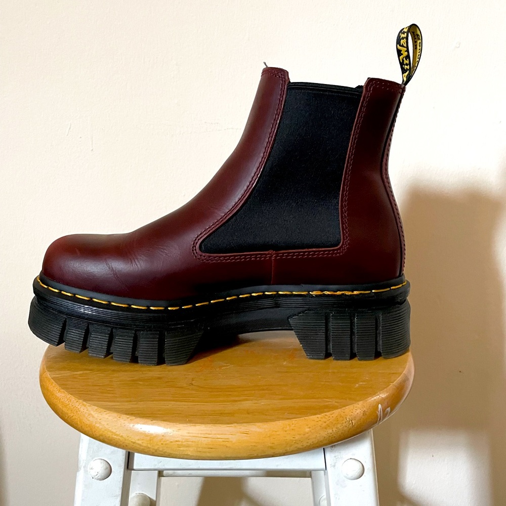 Dr Martens Audrick Nappa Leather Platform Chelsea Boots. Men 9 US, Women 10.5 US